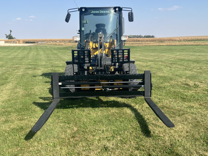 Stinger Attachments Wheel Loader Class 3 Pallet Forks Attachment Hydraulic (PF3H-WL)