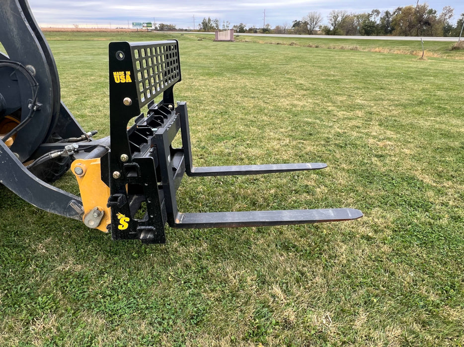 Stinger Attachments Wheel Loader Class 3 Pallet Forks Attachment (PF3-WL)