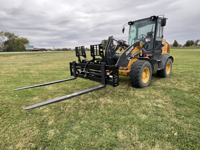 Stinger Attachments Wheel Loader Class 3 Pallet Forks Attachment Hydraulic (PF3H-WL)