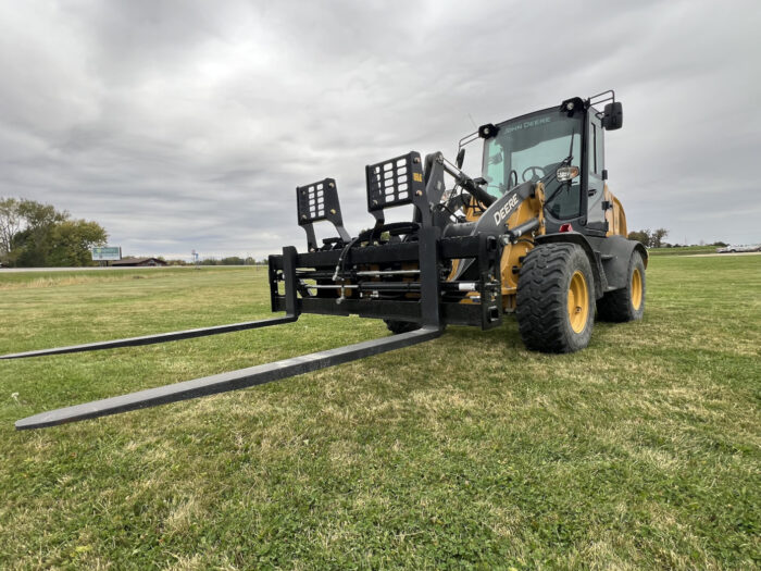 Stinger Attachments Wheel Loader Class 3 Pallet Forks Attachment Hydraulic (PF3H-WL)