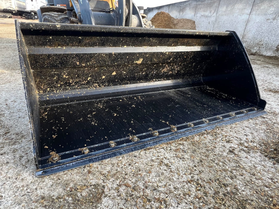 Tractor High Volume/Light Material Bucket - Stinger Attachments (MBHV-UT)