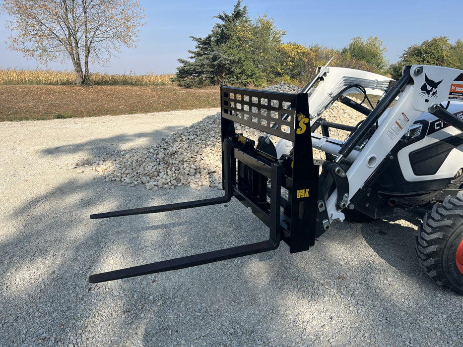 Stinger Attachments Compact Tractor Pallet Fork (PF)