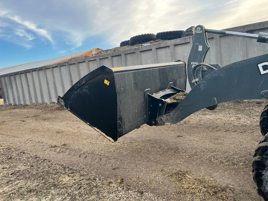 Tractor High Volume/Light Material Bucket - Stinger Attachments (MBHV-UT)