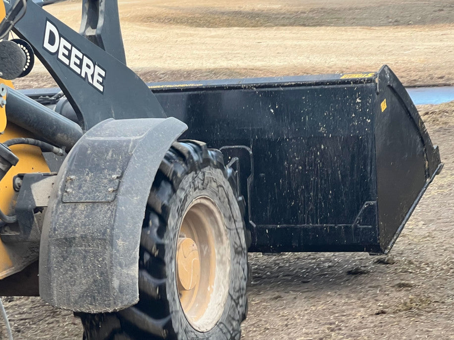 Tractor High Volume/Light Material Bucket - Stinger Attachments (MBHV-UT)