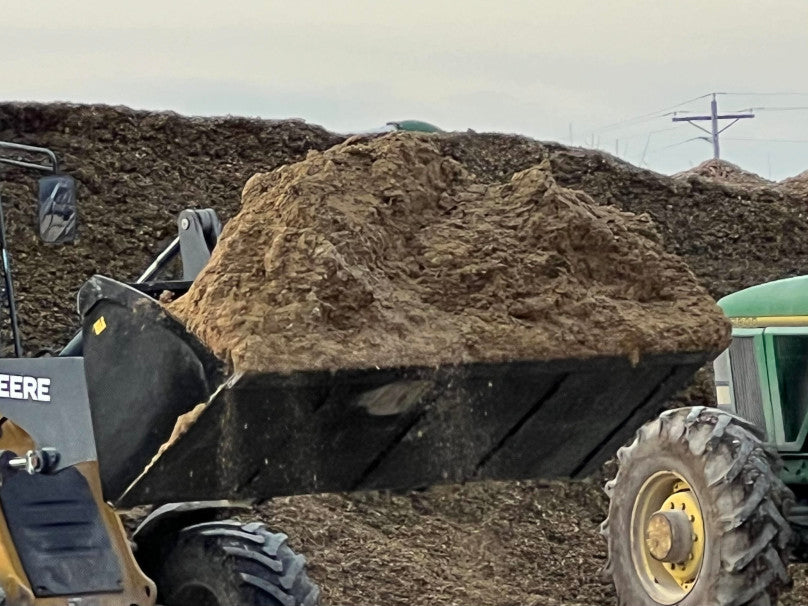 Tractor High Volume/Light Material Bucket - Stinger Attachments (MBHV-UT)