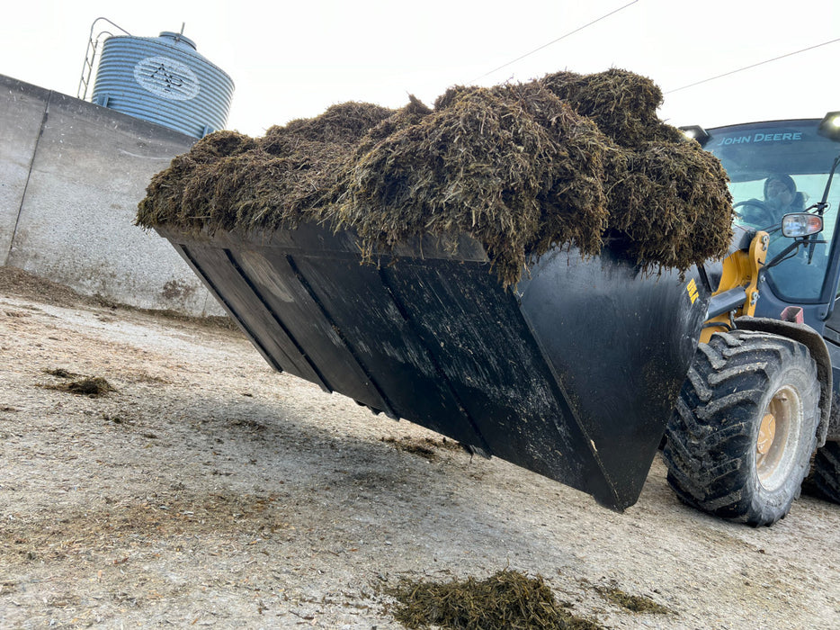Tractor High Volume/Light Material Bucket - Stinger Attachments (MBHV-UT)