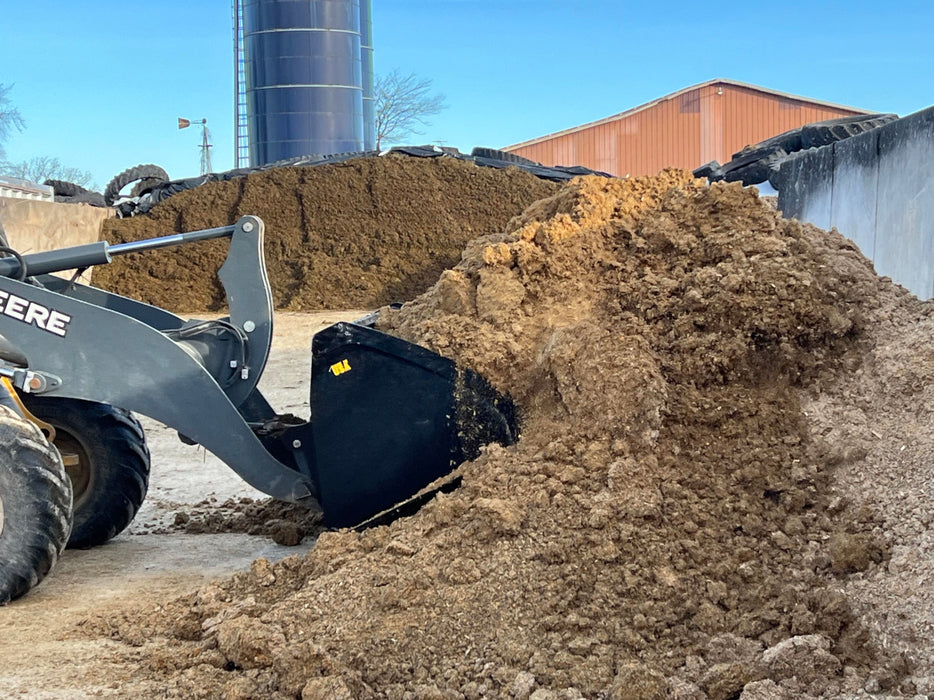 Tractor High Volume/Light Material Bucket - Stinger Attachments (MBHV-UT)